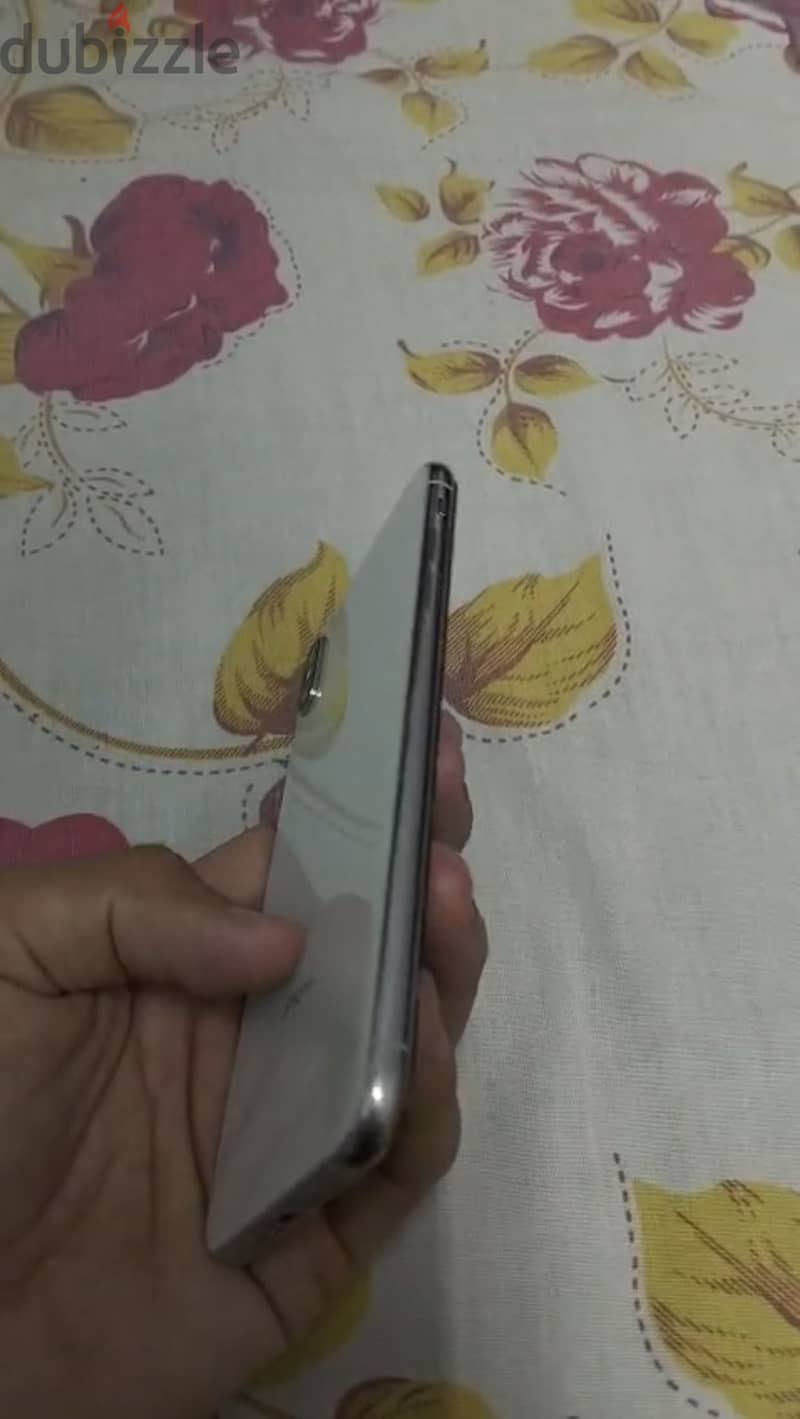 Apple - iPhone XS Max 3