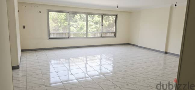 شقة  185 متر بميدان لبنان موقع مميز جدا تصلح سكني أو إداري