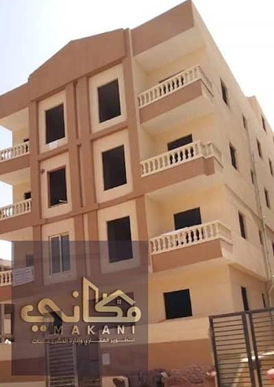 امتلك وحدتك السكنيه بأفضل سعر و احسن مساحه و التقسيمات و فى افضل مكان شقه140م دور تاني  منطقه التالته قريبه من مول مصر وخدامات منتصف الحي  و مول اربان