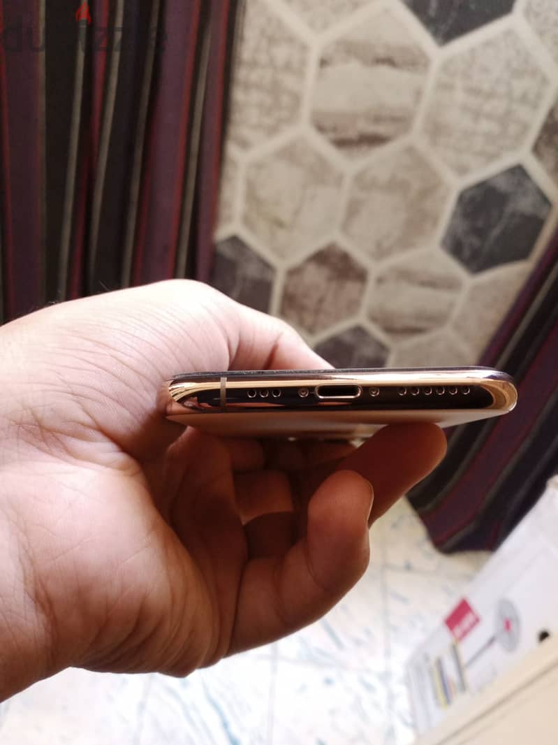 iPhone 11 Pro 256g gold 7