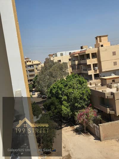 شقه مميزه و فاخرهللبيع في حدايق الاهرام البوابه التالته ب القرب من جميع الخدمات و في ارقي المناطق