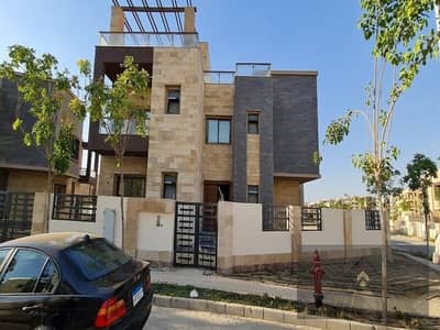 اخر فيلا للبيع في تاج سيتي امام مطار القاهرة بمقدم 5% فقط !!!