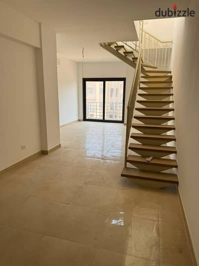 Penthouse for rent in Fifth square marasem