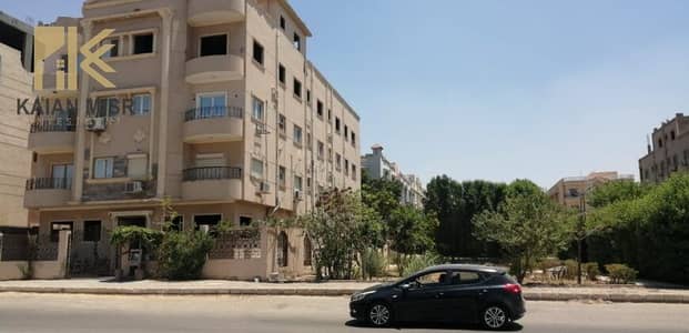 Excellent opportunity to own a finished apartment in the best areas of Al-Shorouk, with an area of 135 sqm, adjacent to a garden.