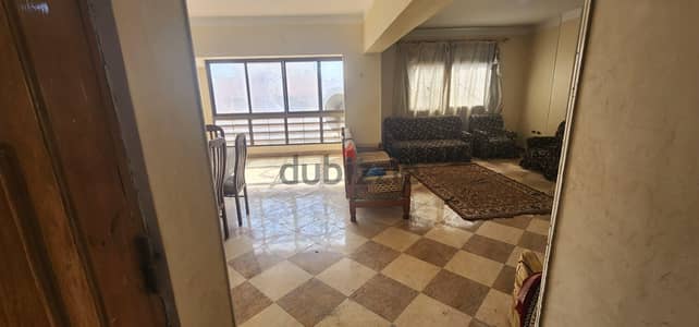 شقة واسعة 3 غرف (بحري واجهتين) مفروشة ب 6 اكتوبر-الحي2 قرب الجامعة