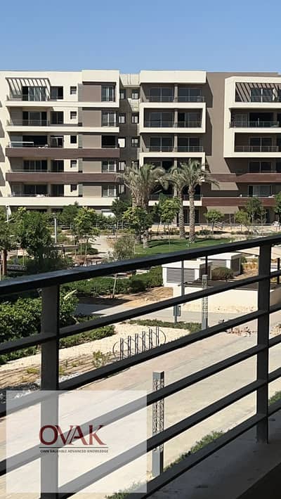 شقة نصف مفروشة للإيجار 195م بـ 3 غرف بالدور الأول في بالم هيلز القاهرة الجديدة
