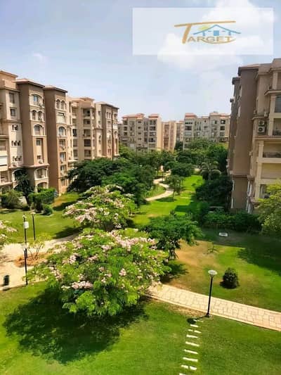 Opportunity for rent vacant in my city b2 with an area of 175 meters wide garden view very distinguished location for housing steps to services