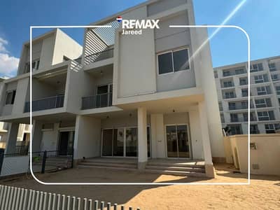 Twin house for Rent in Cairo Gate Emaar, Sheikh Zayed | first Used, Garden View | In Front of Dandy Mall