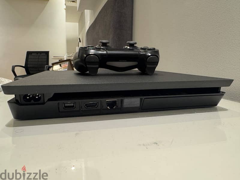 Playstation 4 slim 2