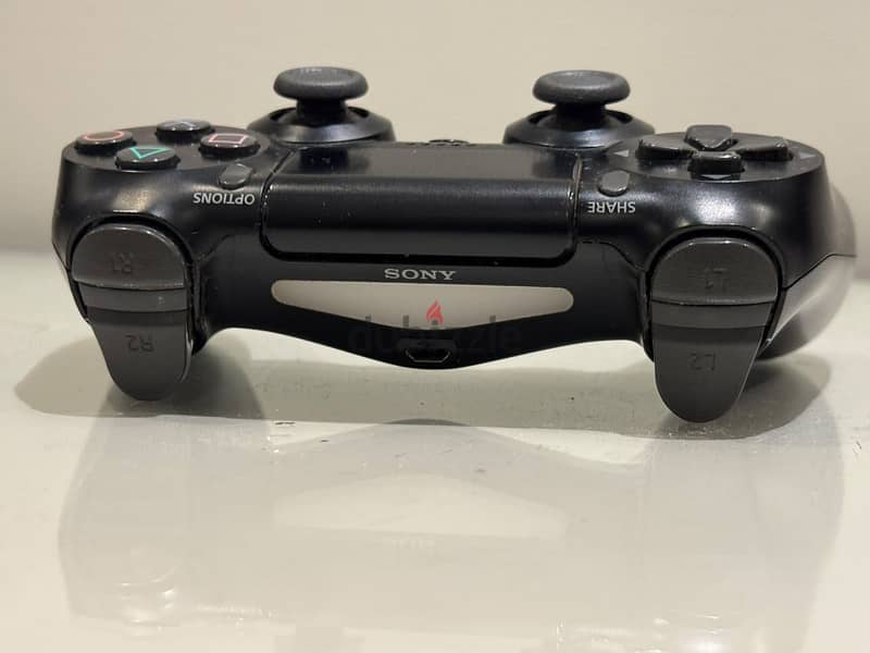 Playstation 4 slim 4