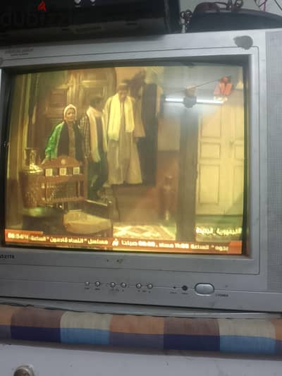 تليفزيون عادى وليست شاشه