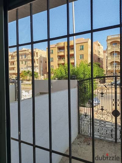 شقة أرضي بجاردن ومدخل خاص للبيع بمدينة الشروق – المنطقة الرابعة