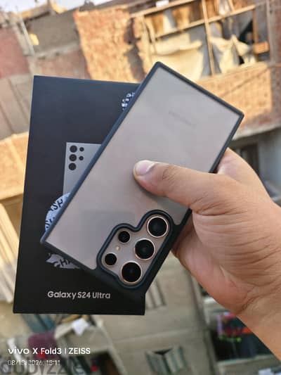 S24 Ultra بكل مشتملاته حاله ممتازه بدون ضريبه فيه مشكله فالكاميرا