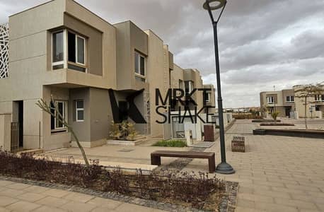 تاون هاوس ميدل للبيع بسعر مقدم مميز استلام فورى فى باديه بالم هيلز 6 اكتوبر
