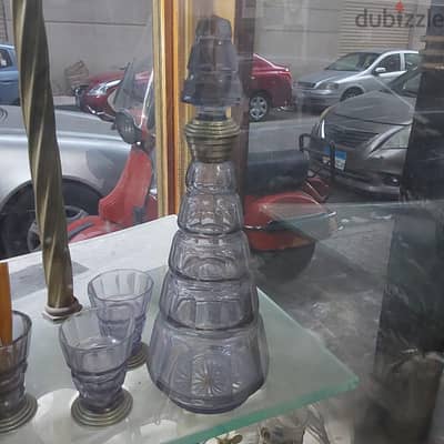اانتيكات زجاجه و اربع كاسات صغير بالفضه و الزجاجه فضه من فوق