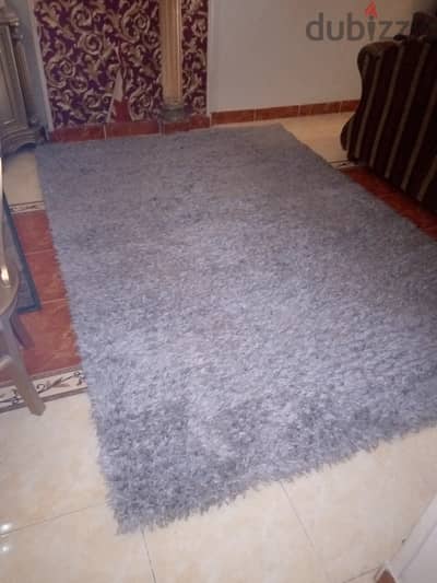 سجاد تركي استعمال خفيف بحاله ممتازه شعر كثيف وناعم
