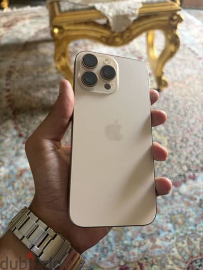 iPhone 16 Pro Max battery 98%