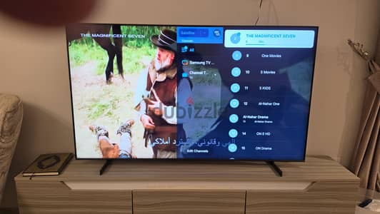 SAMSUNG CU8000