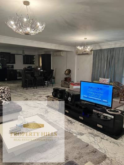 Townhouse for sale with a large 158 sq m garden. A special discount is available for cash payments, and the price will be reduced further if a ready buyer is found in Ramla by Marakez, in the heart of Ras El Hekma.