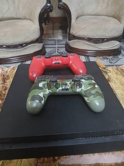 ps4 slim بحاله ممتازة و لم يسستخدم كتير