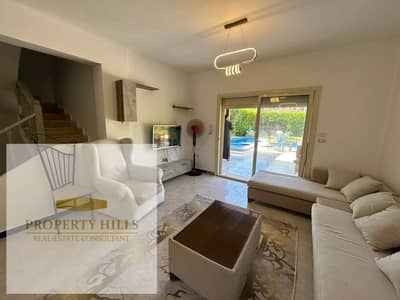 Townhouse for sale with a large 181 sq m garden. A special discount is available for cash payments, and the price will be reduced from the original price if a ready buyer is found in Ramla by Marakez, in the heart of Ras El Hekma.