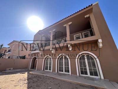 فيلا مستقلة كاملة التشطيب في موقع متميز للبيع في هايد بارك القاهرة الجديدة Hyde Park New Cairo من تطوير هايد بارك