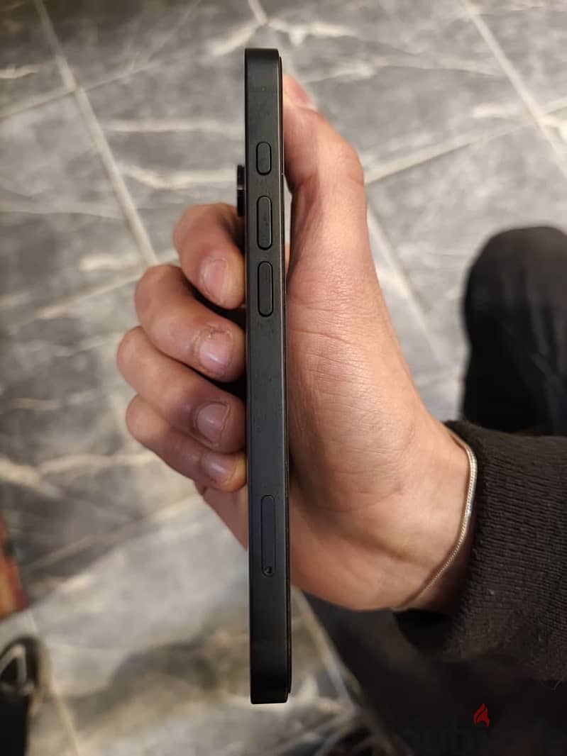 Apple - iPhone 16e 2
