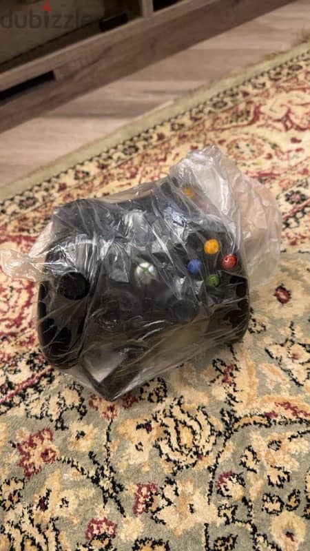 xbox 360s, kinect, 2 controllers 1