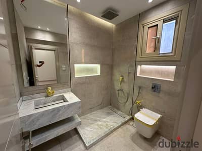 شقة للبيع السياحية السادسة أمام مول العرب و ميدان جهينه