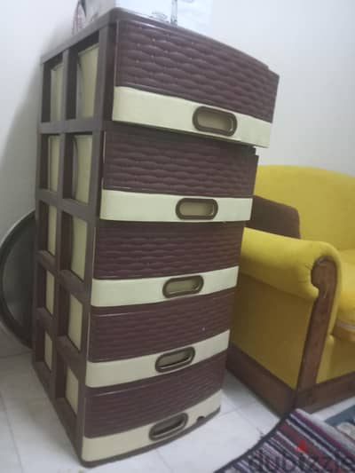 للبيع وحدة ادراج بحالة جيدة