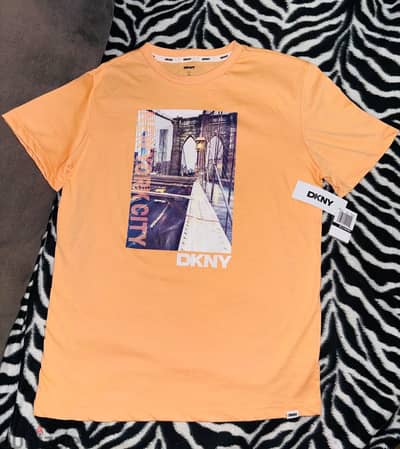 Dkny teeshirt size (18/20)