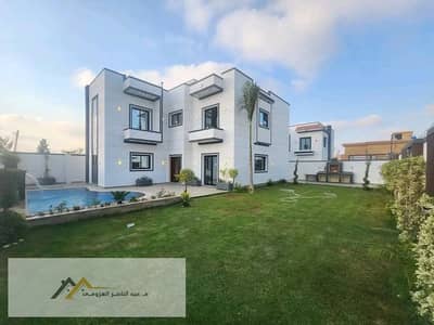 Villa inside a mini compound in Alexandria, King Mariout. The golden opportunity to buy, and you can be assured. Office location: King Mariout, right after Al Kharas Restaurant. For contact, reach out to Mr. Omar Sharif.