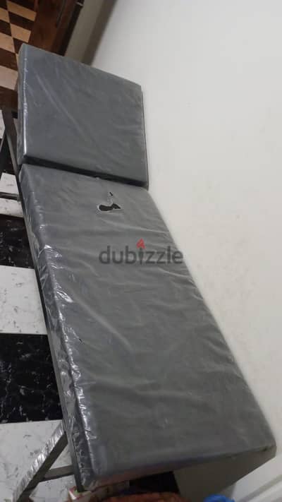 سرير طبي لعيادة