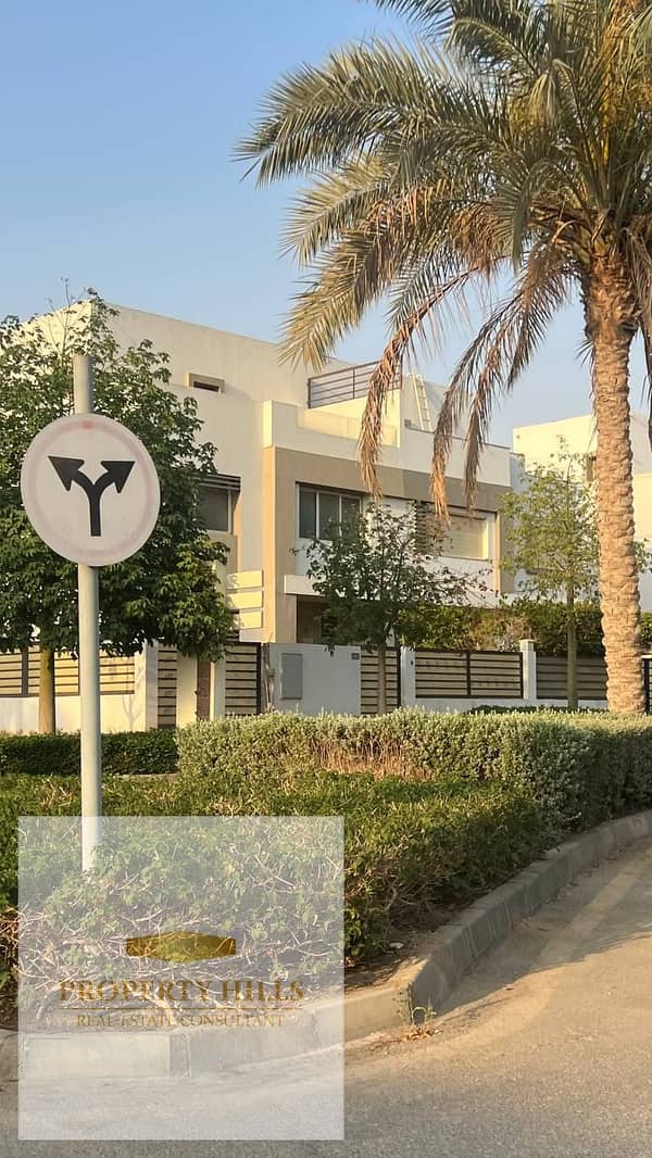 بمقدم 5% لفتره محدوده و أقل سعر في السوق فيلا فاخرة للبيع في هايد بارك علي فيو مميز ومساحات خضراء