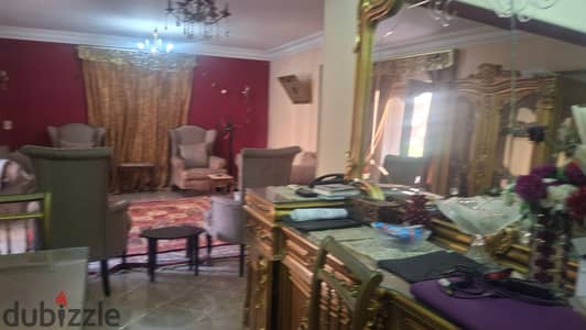 شقه للبيع بالحي الخامس 200 متر بسعر لقطه