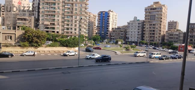 شقه مفروشه و مكيفه قريبه الجامعه الصينيه علي جسر السويس الراءيسي