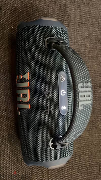Jbl charge 6 للبيع بحاله الزيرو