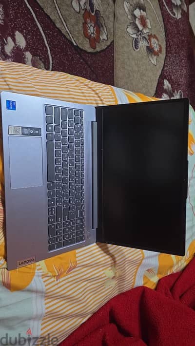 Lenovo IdeaPad Slim 3 15IRH8