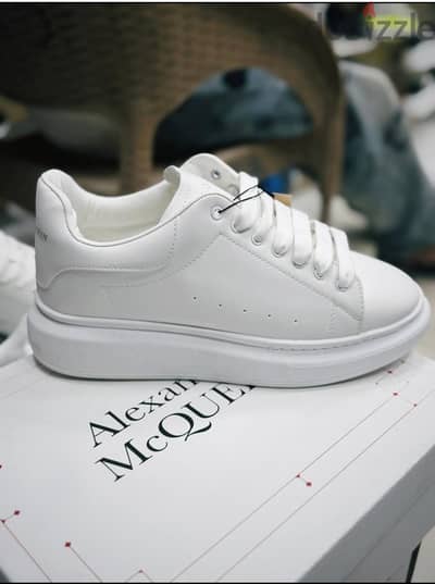 عرض Alexander McQueen shies