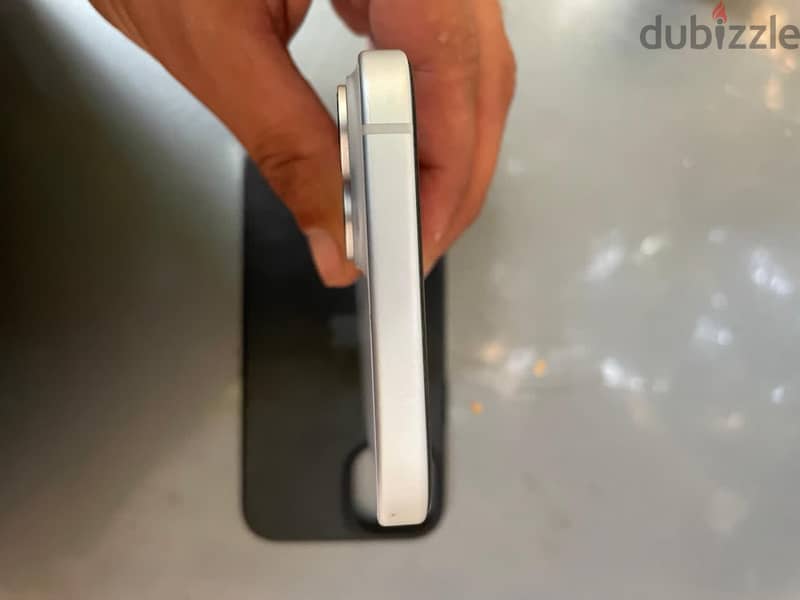 آبل - آيفون 15 بلس 4