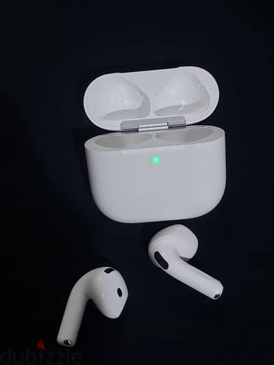 Apple AirPods 4  استعمال ايام بدون الكرتونه وأرد الكويت