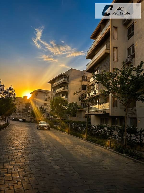 Resale apartment 235m  for sale prime location 3 bedrooms with a distinctive view ready to move delivery in Mountain View i City