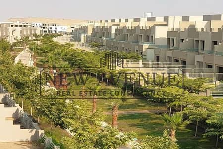 للبيع تاون هاوس ميدل 266 متر مع حديقة 100 متر في Palm hills kattamya 2