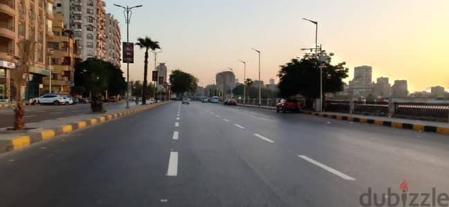 ارض مميزه جدا للبيع بشارع البحر الاعظم و بها رخصه