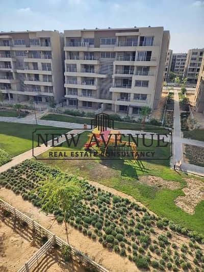 شقة للبيع بموقع مميز وإطلالة مفتوحة استلام فوري في Capital Gardens كابيتال جاردنز طوب احمر من بالم هيلز