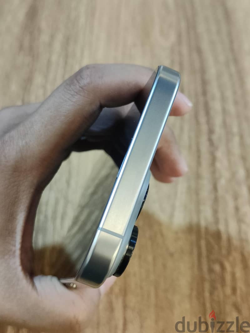 iPhone 16 Pro Max 4