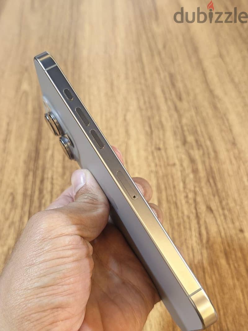 iPhone 16 Pro Max 4