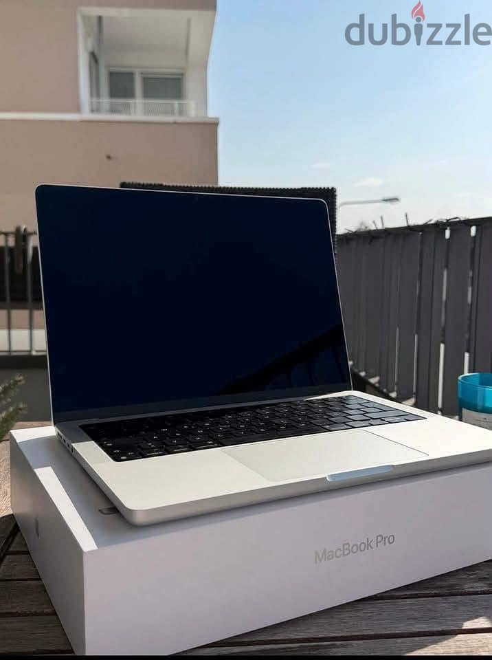 MacBook Pro 14' M2 Pro 16GB With BOX battrry 96% 3