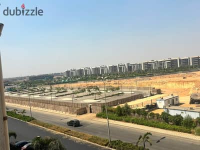 Apartment for rent under the new law in my city with the distinctive company finishes on the fourth floor with a total area of 200 meters, taking the best advantage of the space and its distinctive view towards the north.