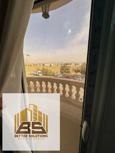 امتلك وحدتك في العبور الحي الخامس بموقع استراتيجي خلف كمبوند هاي سيتي مباشرة. مناسبة كمكتب إداري أو شقة سكنية راقية جاهزة للاستلام